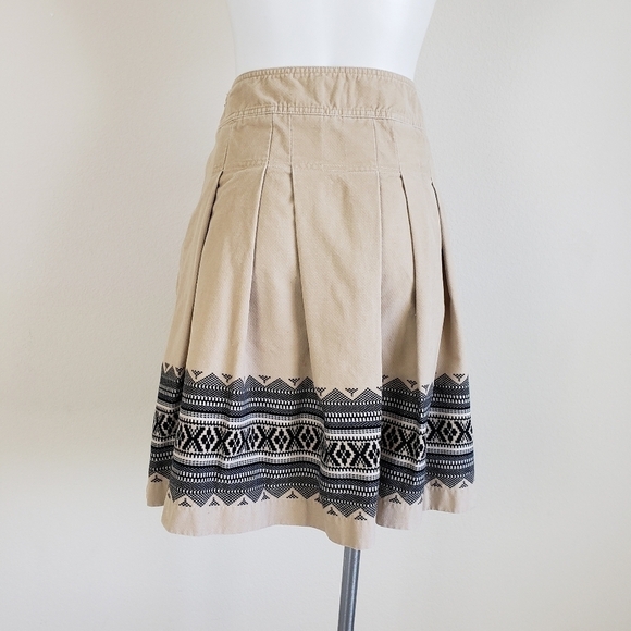 𝅺LOFT Aztec Embroidered Pleated Skirt, Size 2 - Picture 3 of 7